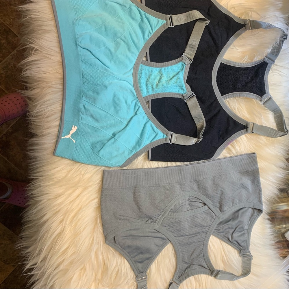Set of 4 sports bras racerback keyhole stretchy support athletic bra
